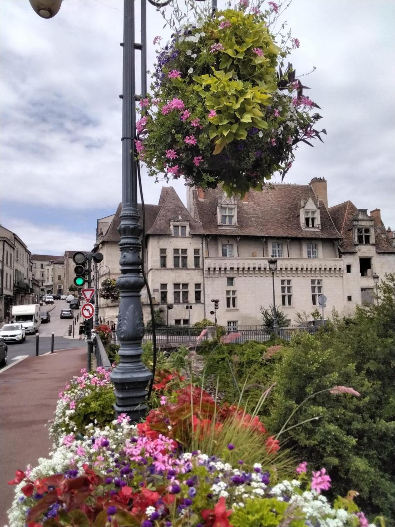 Logis 8 St Front Gite Urbain Perigueux Exterior photo